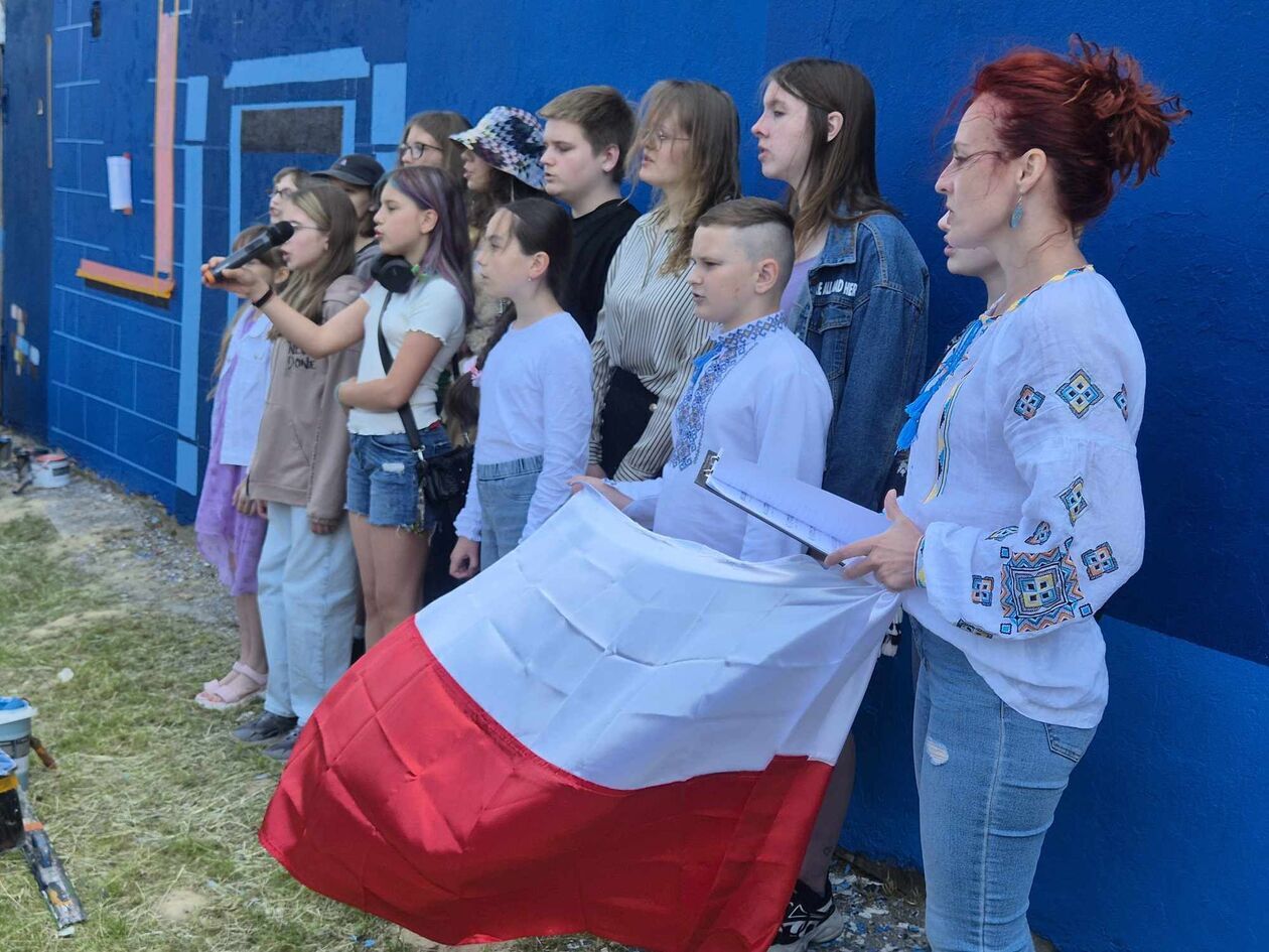  Malowanie muralu na Światowy Dzień Uchodźcy w Lublinie   - Autor: DW