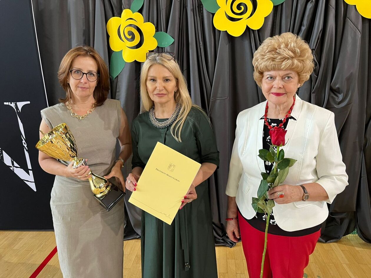  186 uczniów otrzymało stypendia prezydenta za sukcesy w olimpiadach i konkursach (zdjęcie 105) - Autor: DW