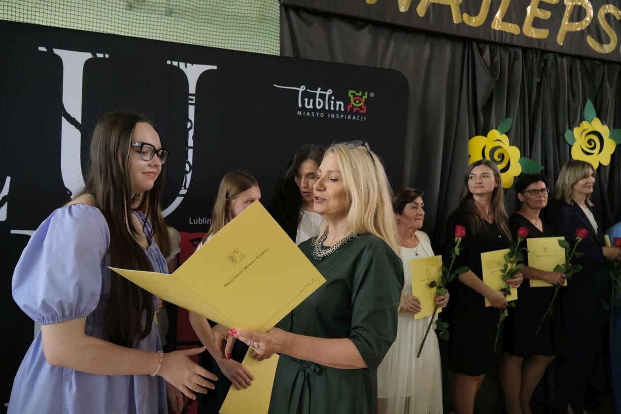  186 uczniów otrzymało stypendia prezydenta za sukcesy w olimpiadach i konkursach (zdjęcie 26) - Autor: DW