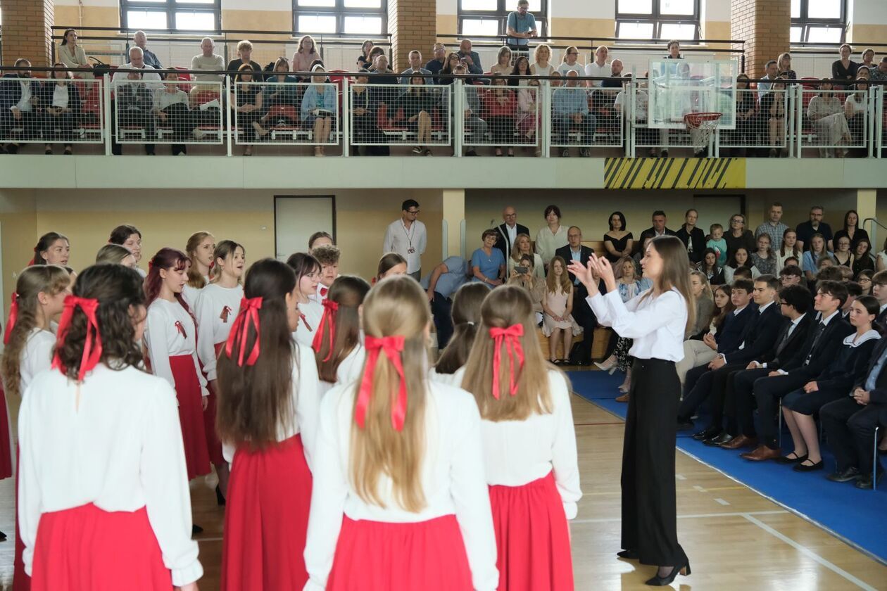  186 uczniów otrzymało stypendia prezydenta za sukcesy w olimpiadach i konkursach (zdjęcie 12) - Autor: DW
