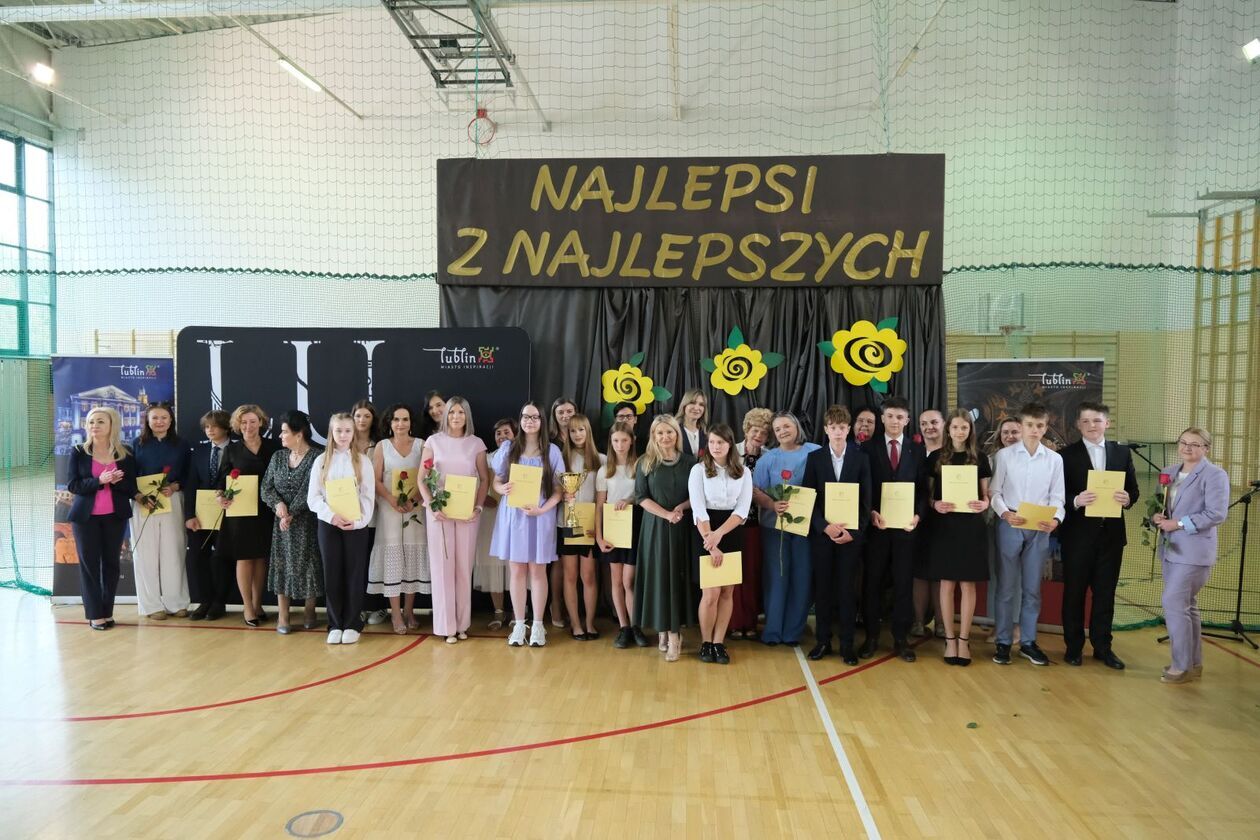  186 uczniów otrzymało stypendia prezydenta za sukcesy w olimpiadach i konkursach (zdjęcie 30) - Autor: DW