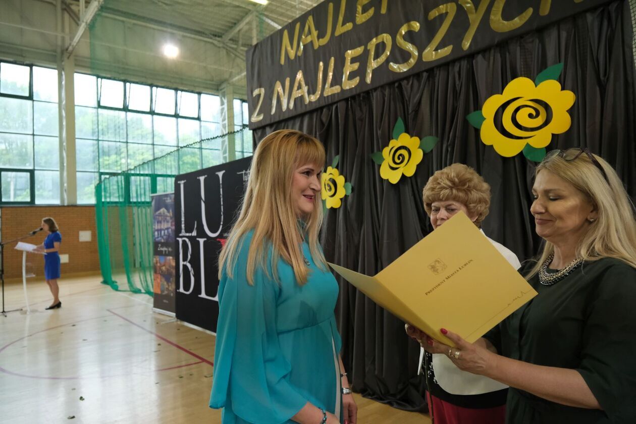  186 uczniów otrzymało stypendia prezydenta za sukcesy w olimpiadach i konkursach (zdjęcie 93) - Autor: DW