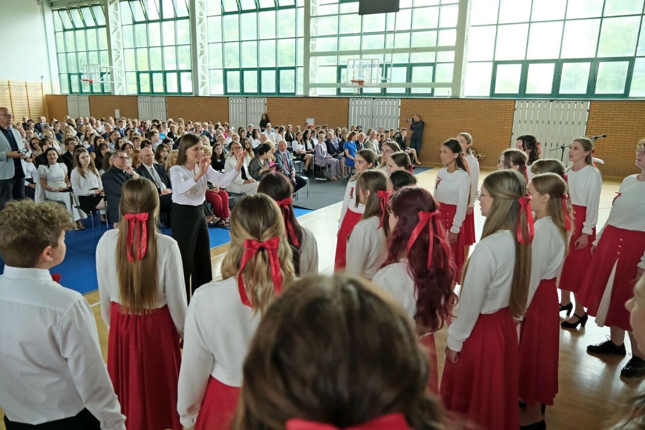  186 uczniów otrzymało stypendia prezydenta za sukcesy w olimpiadach i konkursach (zdjęcie 7) - Autor: DW