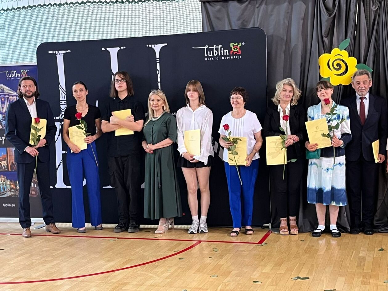  186 uczniów otrzymało stypendia prezydenta za sukcesy w olimpiadach i konkursach (zdjęcie 110) - Autor: DW