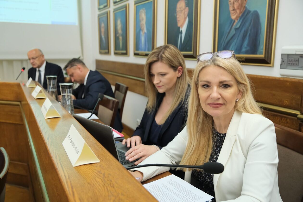  XII seja Rady Miasta - podziękowania dla koszykarzy PGE Start Lublin (zdjęcie 21) - Autor: DW
