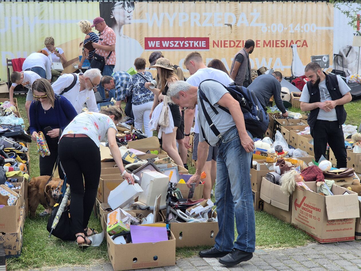  Wyprzedaż garażowa Targ pod Zamkiem w Lublinie 29.06.2025  (zdjęcie 26) - Autor: DW 