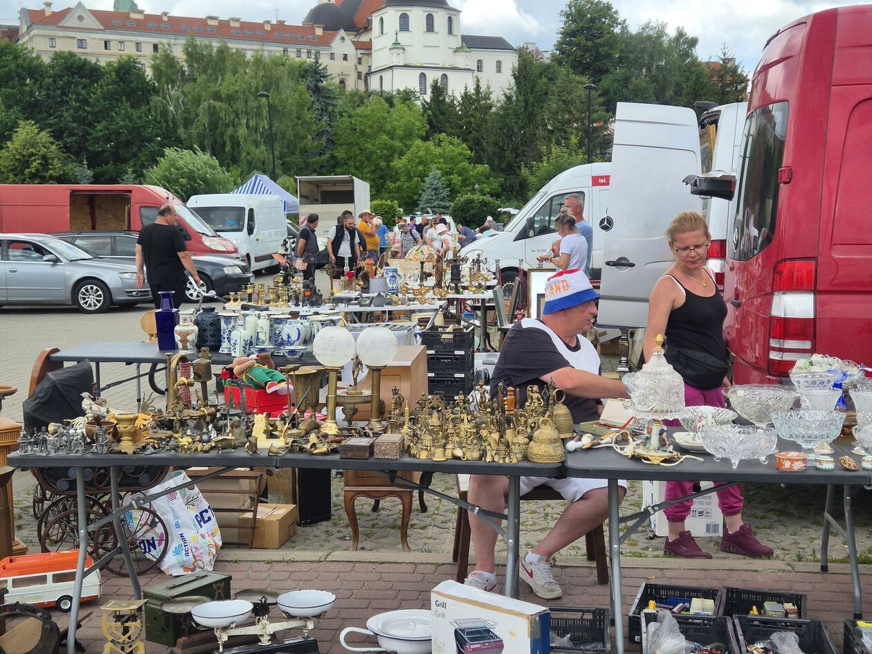  Wyprzedaż garażowa Targ pod Zamkiem w Lublinie 29.06.2025  (zdjęcie 13) - Autor: DW 