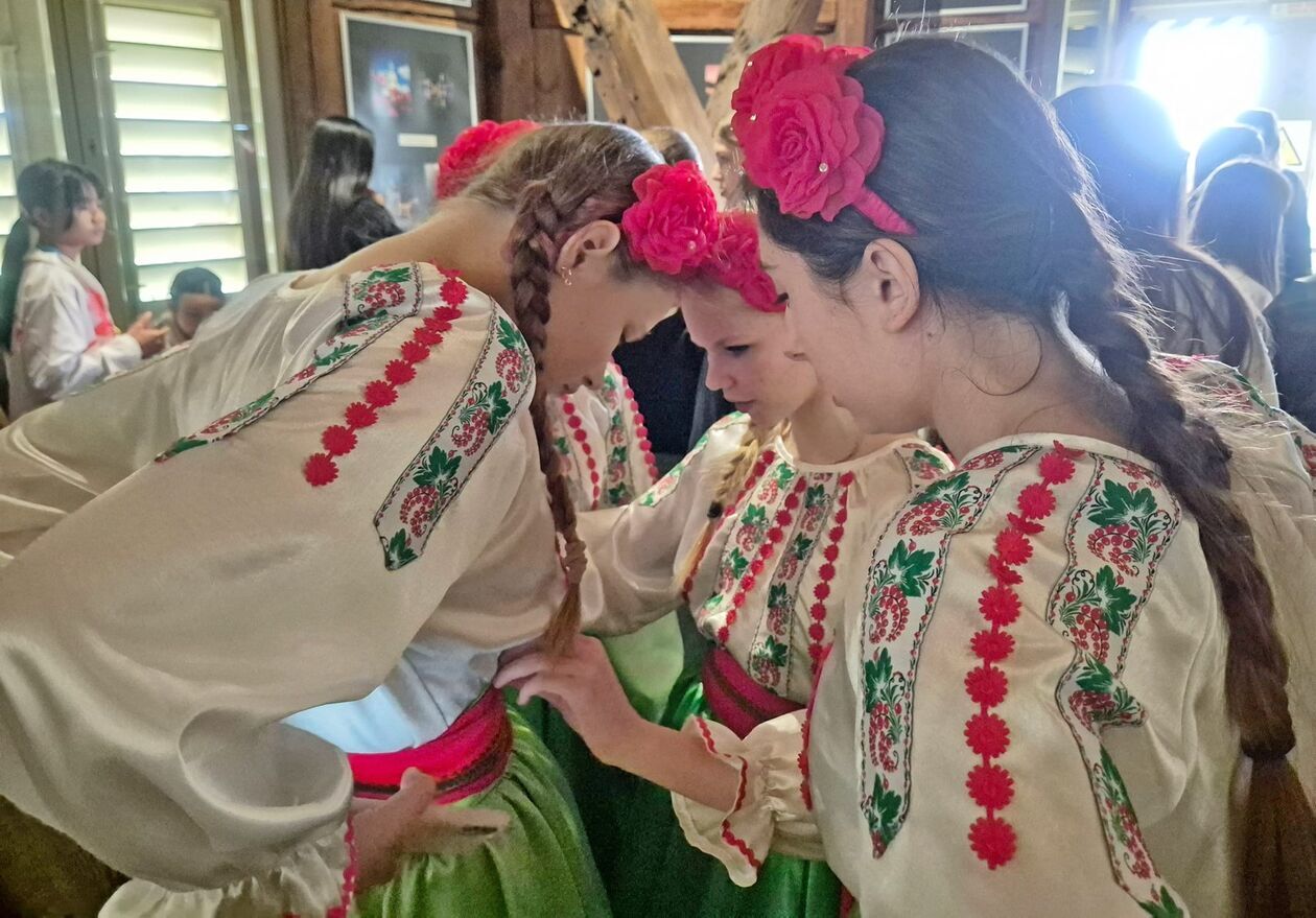  XXXIX Międzynarodowe Spotkania Folklorystyczne: koncert na wieży trynitarskiej (zdjęcie 17) - Autor: DW