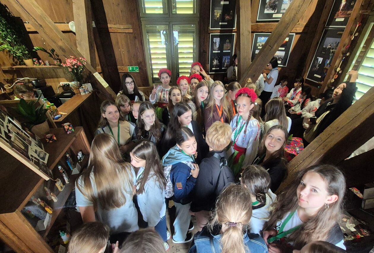  XXXIX Międzynarodowe Spotkania Folklorystyczne: koncert na wieży trynitarskiej (zdjęcie 16) - Autor: DW