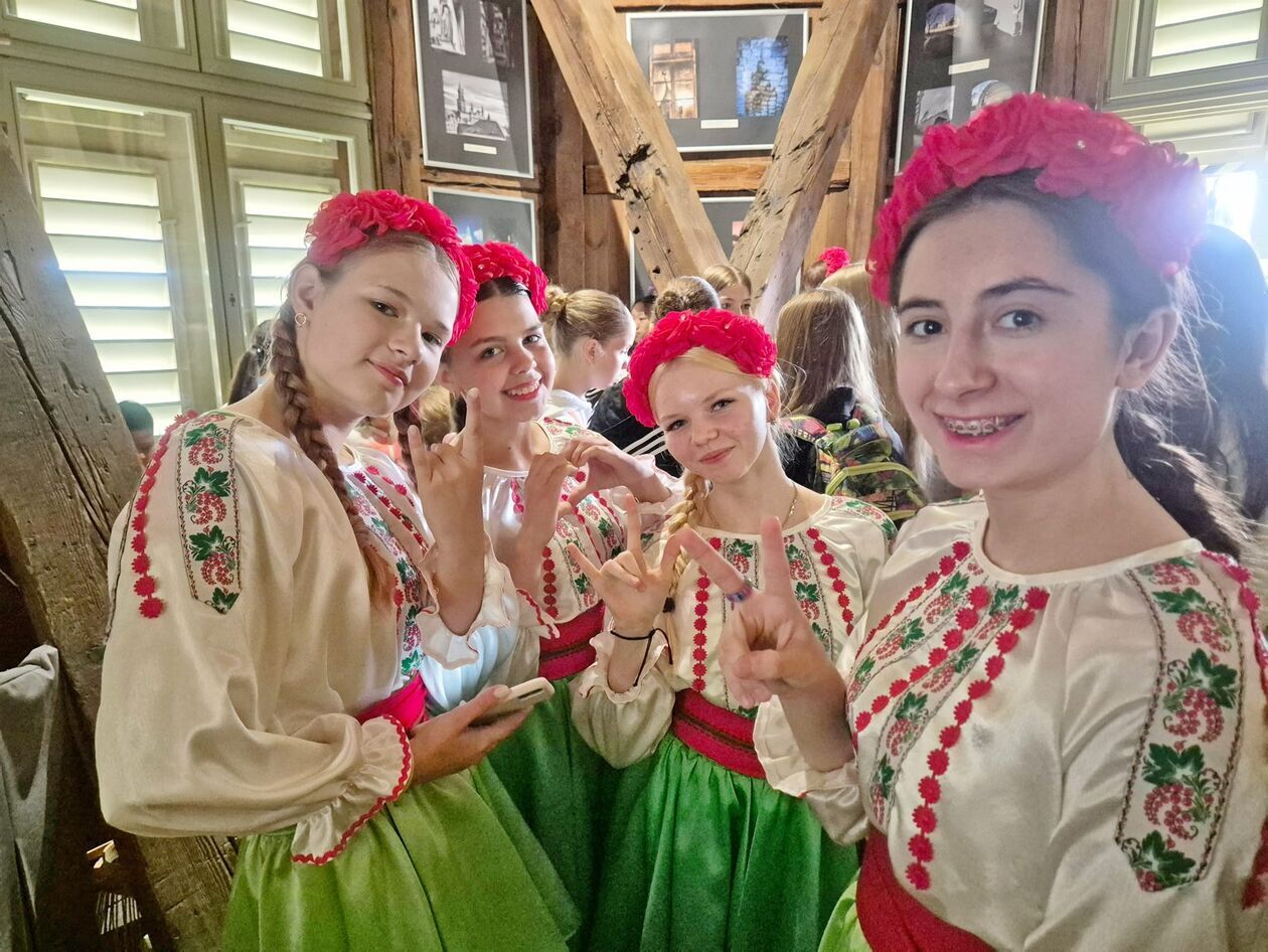  XXXIX Międzynarodowe Spotkania Folklorystyczne: koncert na wieży trynitarskiej (zdjęcie 18) - Autor: DW