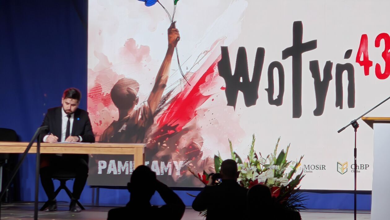  Uroczystości w Chełmie upamiętniające ofiary Rzezi Wołyńskiej (zdjęcie 2) - Autor: Kamil Pomorski