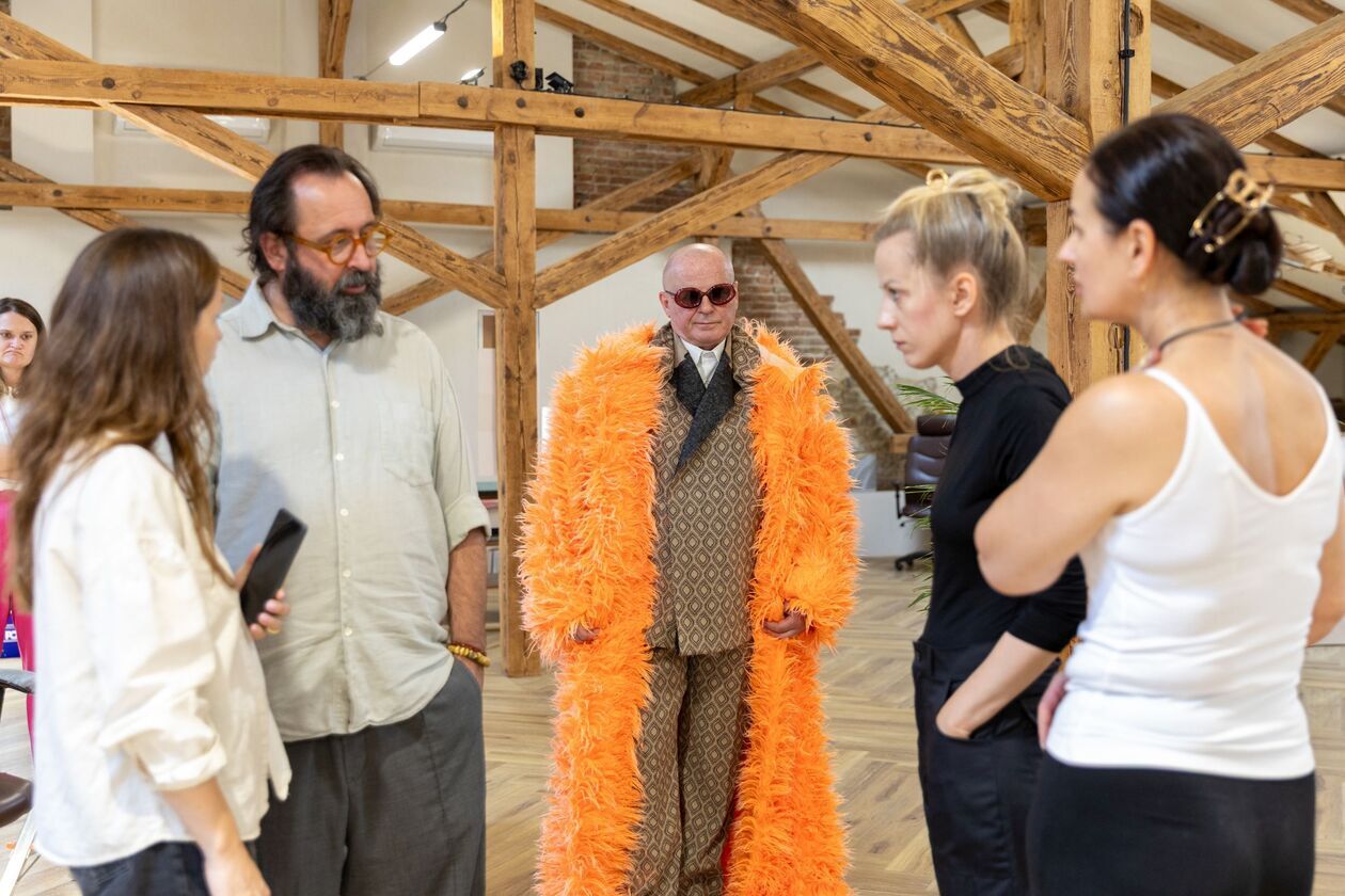  Przymiarki kostiumów do spektaklu Poskromienie złośnicy w Teatrze Osterwy w Lublinie (zdjęcie 2) - Autor: Marcin Studziński