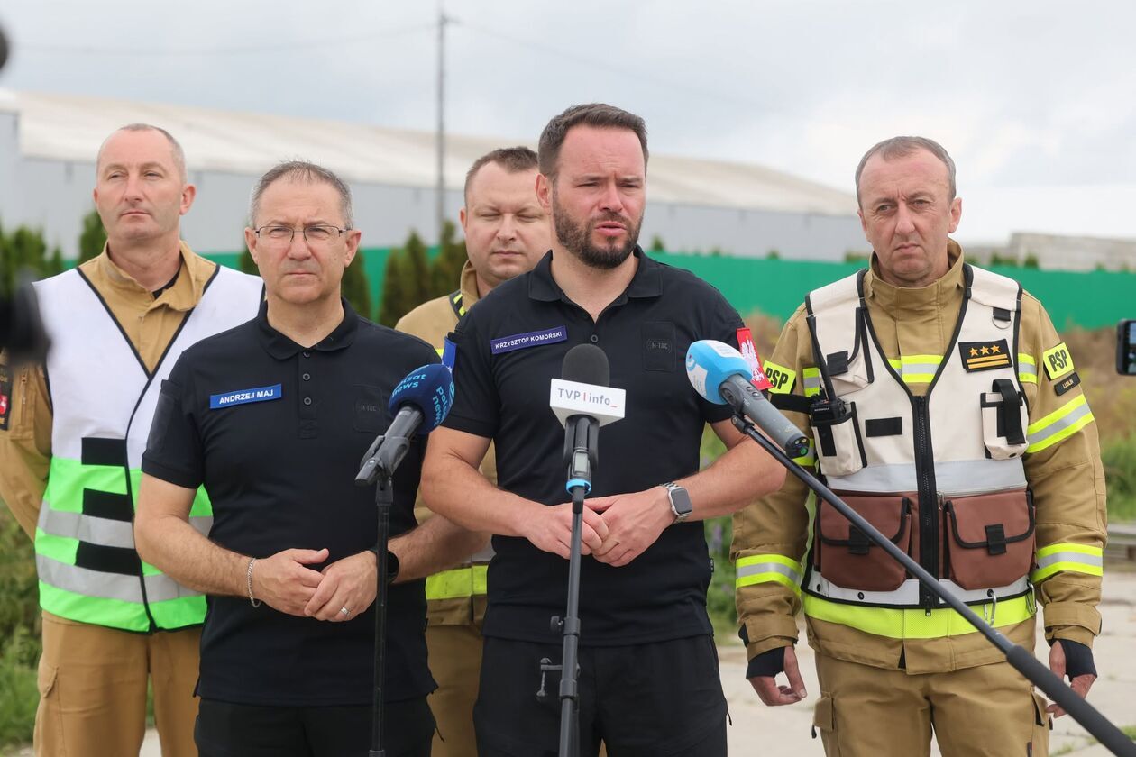  Zakład w Rzeczycy Ziemiańskiej po pożarze (zdjęcie 5) - Autor: DW