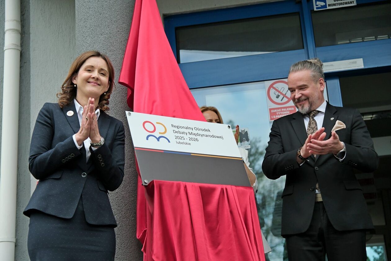  Otwarcie Regionalnego Ośrodka Debaty Międzynarodowej 2025-2026 na WSPiA (zdjęcie 16) - Autor: DW