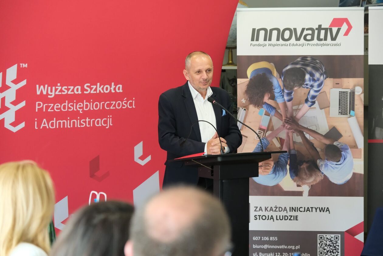  Otwarcie Regionalnego Ośrodka Debaty Międzynarodowej 2025-2026 na WSPiA (zdjęcie 5) - Autor: DW