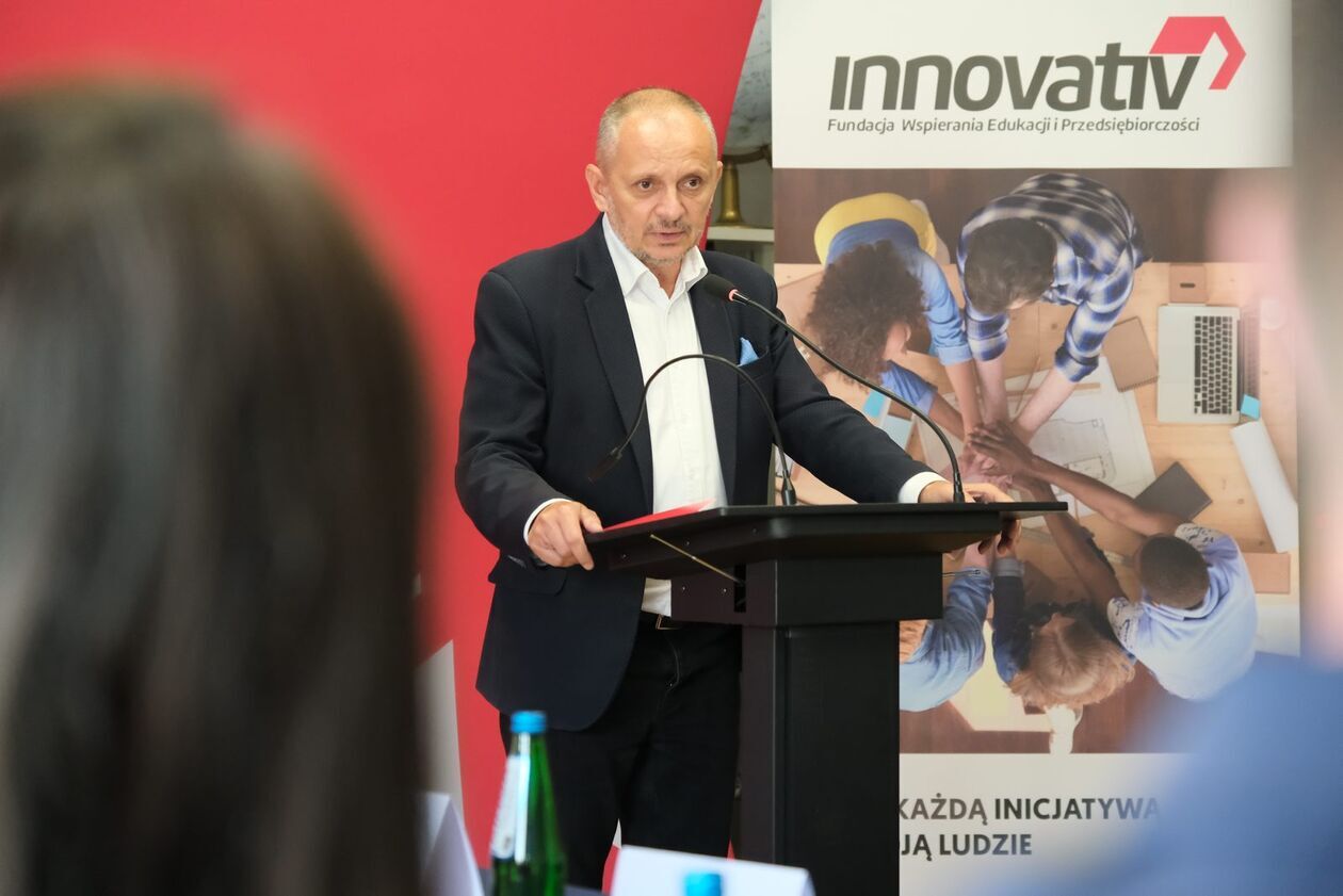  Otwarcie Regionalnego Ośrodka Debaty Międzynarodowej 2025-2026 na WSPiA (zdjęcie 6) - Autor: DW