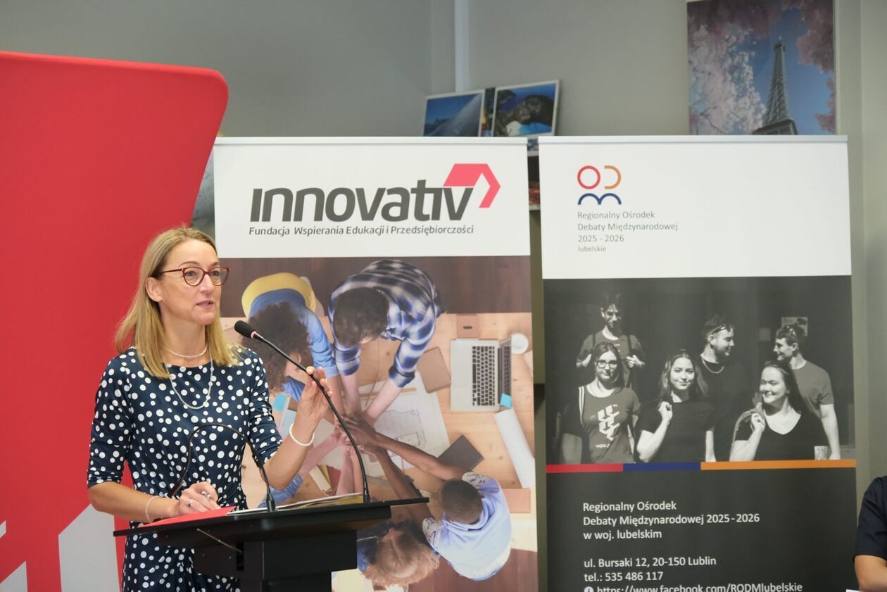  Otwarcie Regionalnego Ośrodka Debaty Międzynarodowej 2025-2026 na WSPiA (zdjęcie 13) - Autor: DW