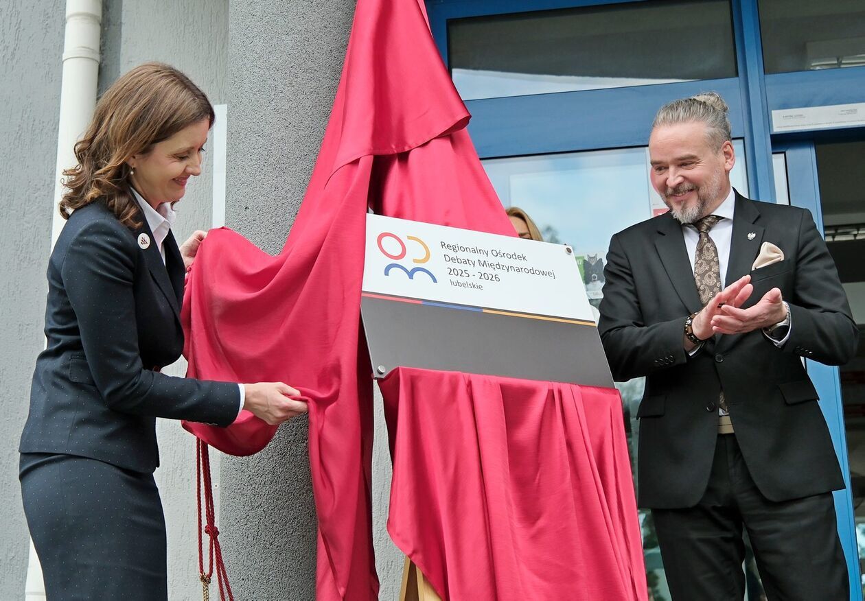  Otwarcie Regionalnego Ośrodka Debaty Międzynarodowej 2025-2026 na WSPiA (zdjęcie 15) - Autor: DW