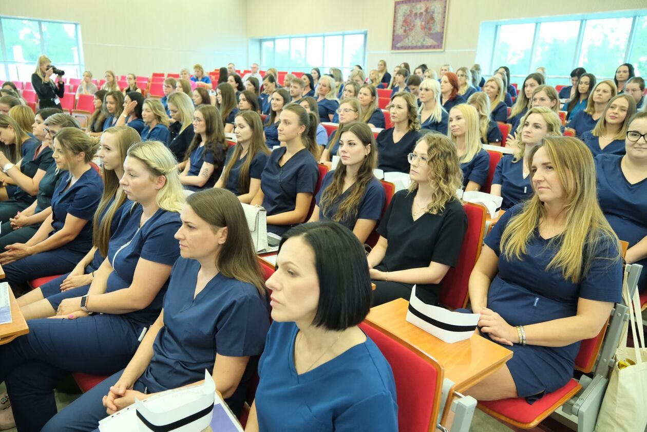 Wręczenie dyplomów absolwentom kierunku Pielęgniarstwo w Lubelskiej Akademii WSEI  - Autor: DW