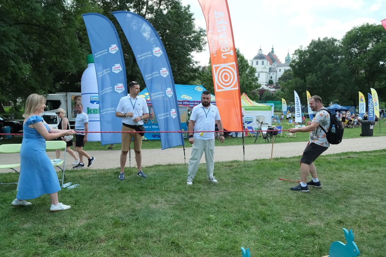  Lato z radiem i TVP - do 18.00 trwa piknik edukacyjny na Błoniach pod Zamkiem  (zdjęcie 5) - Autor: DW