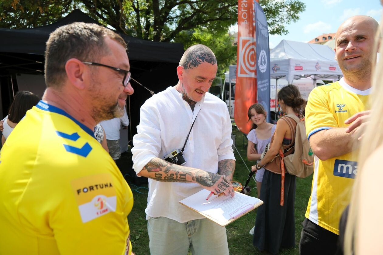  Lato z radiem i TVP - do 18.00 trwa piknik edukacyjny na Błoniach pod Zamkiem  (zdjęcie 25) - Autor: DW