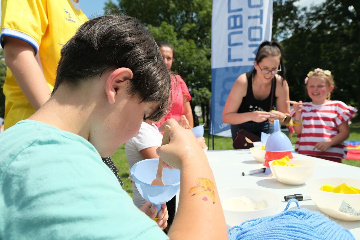  Lato z radiem i TVP - do 18.00 trwa piknik edukacyjny na Błoniach pod Zamkiem  (zdjęcie 40) - Autor: DW