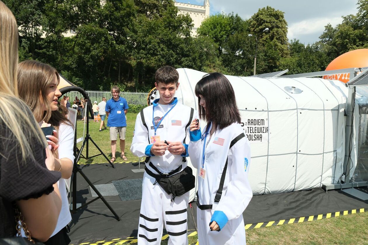  Lato z radiem i TVP - do 18.00 trwa piknik edukacyjny na Błoniach pod Zamkiem  (zdjęcie 42) - Autor: DW