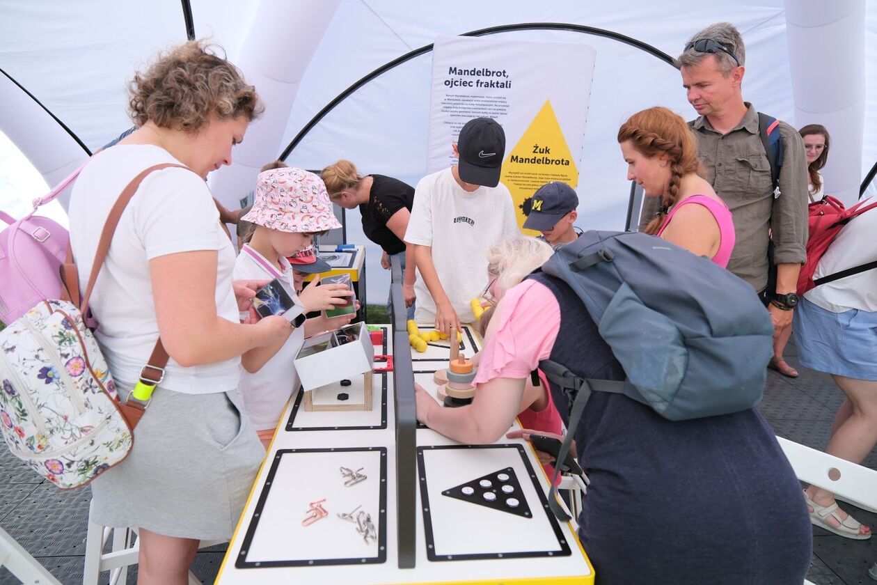  Lato z radiem i TVP - do 18.00 trwa piknik edukacyjny na Błoniach pod Zamkiem  (zdjęcie 20) - Autor: DW