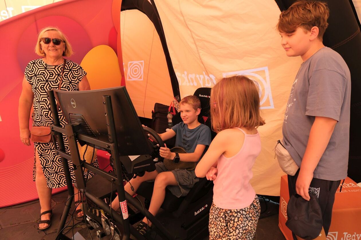  Lato z radiem i TVP - do 18.00 trwa piknik edukacyjny na Błoniach pod Zamkiem  (zdjęcie 48) - Autor: DW