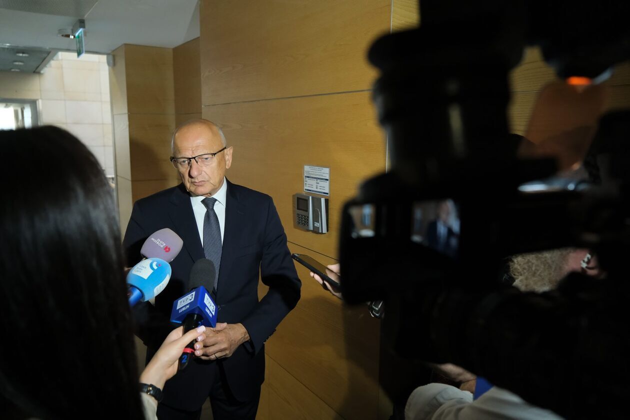  Odebranie umów o dofinansowanie z funduszy europejskich  - Autor: DW