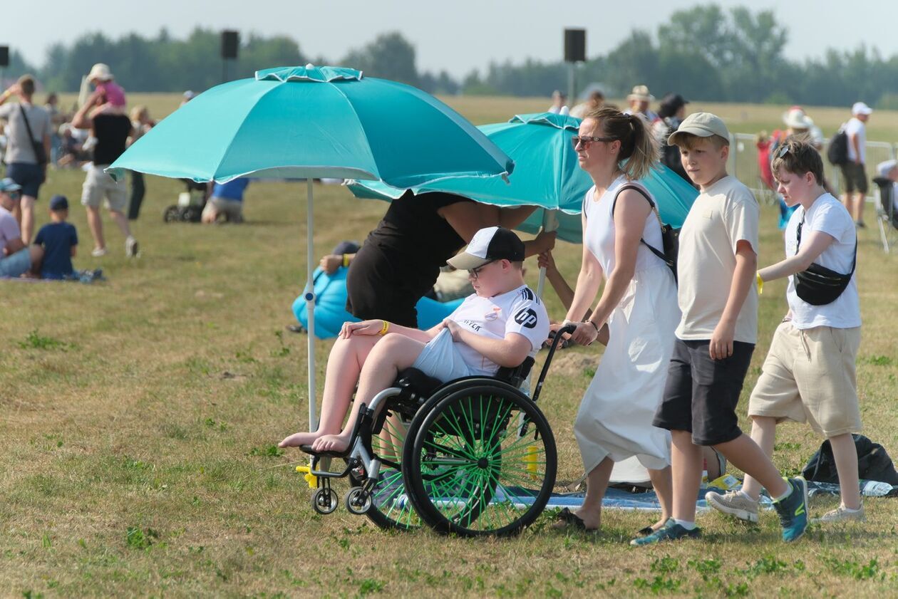  Lotnicze gwiazdy wystąpiły w Radawcu (zdjęcie 46) - Autor: DW