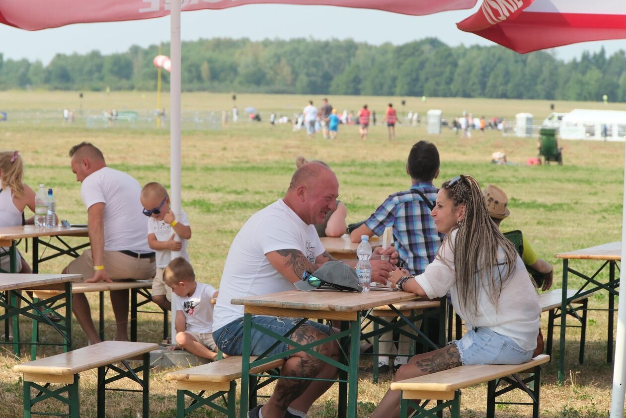  Lotnicze gwiazdy wystąpiły w Radawcu (zdjęcie 38) - Autor: DW