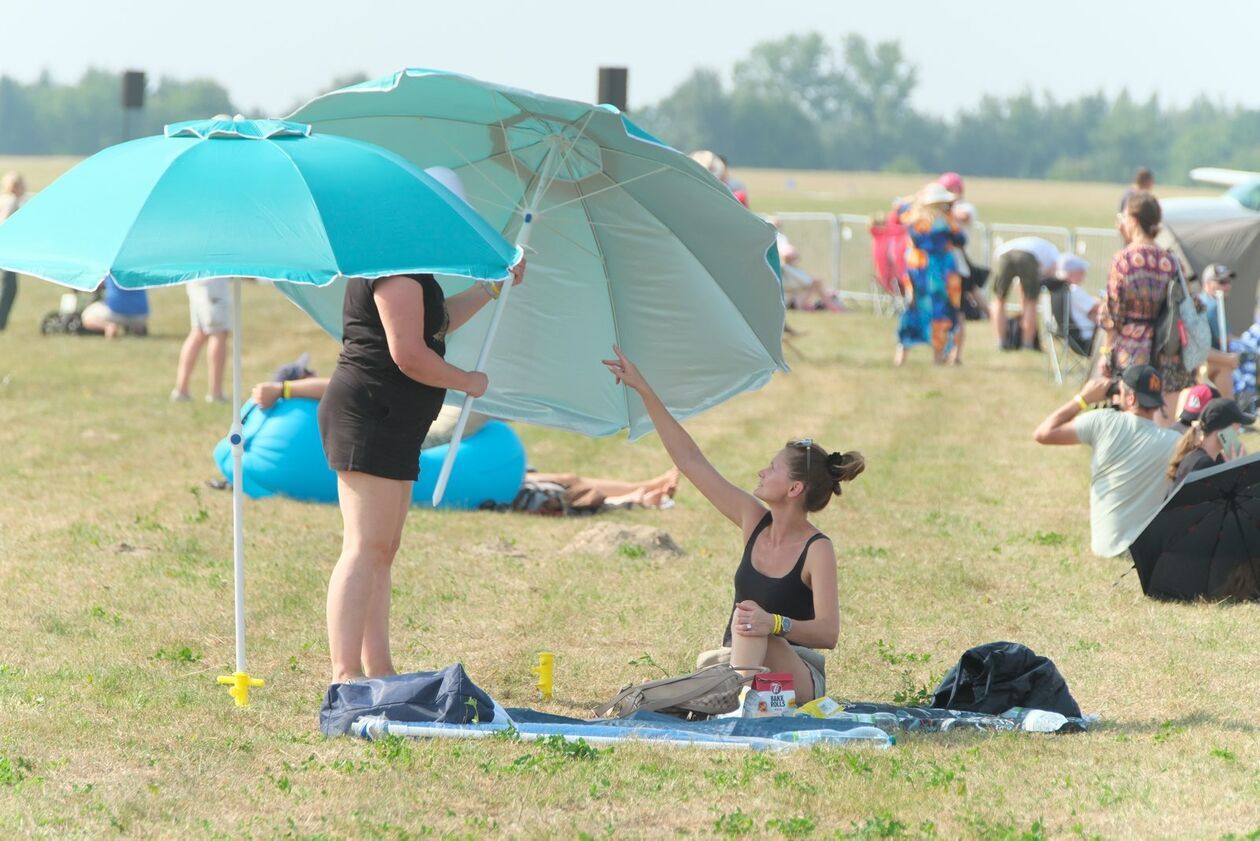  Lotnicze gwiazdy wystąpiły w Radawcu (zdjęcie 45) - Autor: DW