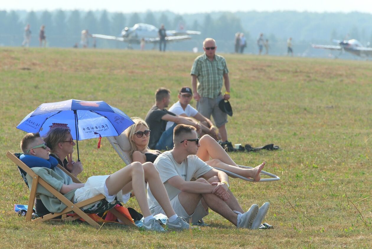  Lotnicze gwiazdy wystąpiły w Radawcu (zdjęcie 82) - Autor: DW