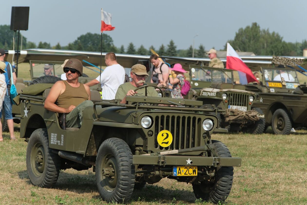  Lotnicze gwiazdy wystąpiły w Radawcu (zdjęcie 48) - Autor: DW