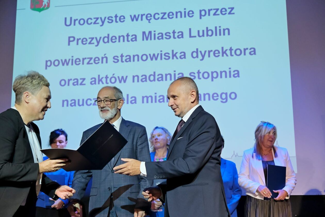 Przed pierwszym dzwonkiem: nominacje dla dyrektorów, awanse dla nauczycieli (zdjęcie 11) - Autor: DW