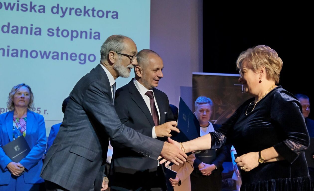  Przed pierwszym dzwonkiem: nominacje dla dyrektorów, awanse dla nauczycieli (zdjęcie 13) - Autor: DW