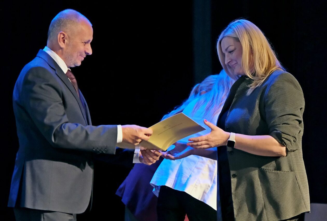  Przed pierwszym dzwonkiem: nominacje dla dyrektorów, awanse dla nauczycieli (zdjęcie 30) - Autor: DW