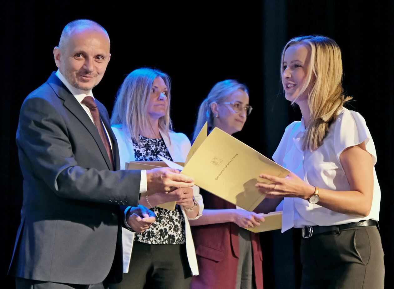  Przed pierwszym dzwonkiem: nominacje dla dyrektorów, awanse dla nauczycieli (zdjęcie 28) - Autor: DW