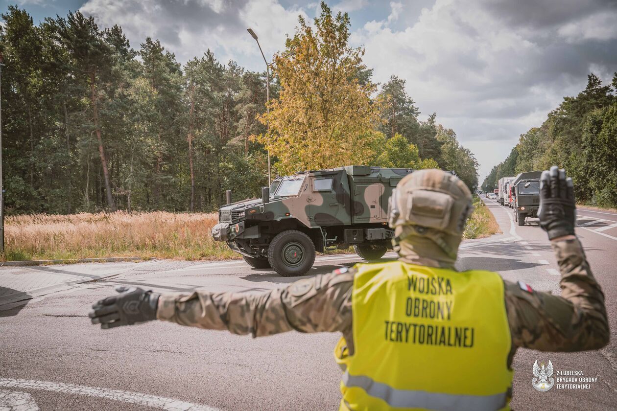  Żołnierze 2 Lubelskiej Brygady Obrony Terytorialnej i Żelazny Obrońca-25  (zdjęcie 1) - Autor: 2. LBOT