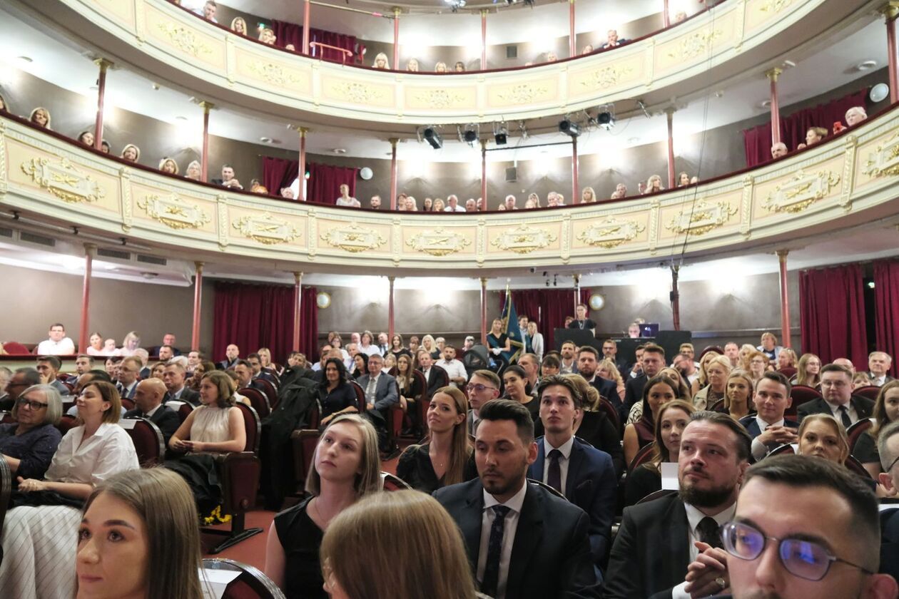  Uroczystość ślubowania adwokackiego aplikantów Izby Adwokackiej w Lublinie (zdjęcie 8) - Autor: DW