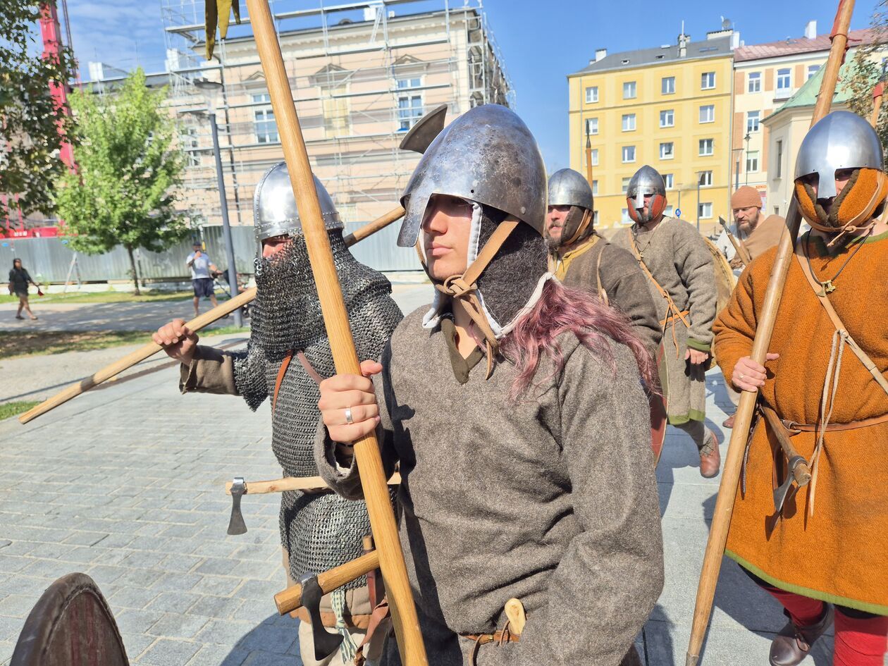  Weekend z Archeologią na deptaku i na zamku (zdjęcie 29) - Autor: DW