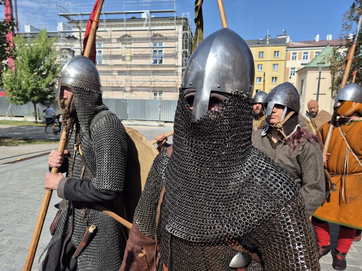  Weekend z Archeologią na deptaku i na zamku (zdjęcie 30) - Autor: DW