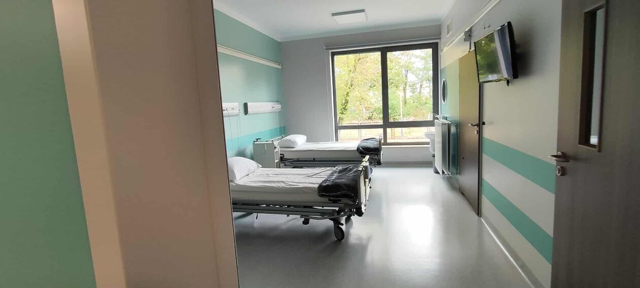  Otwarcie nowego pawilonu ZOL przy Domowym Szpitalu w Białej Podlaskiej (zdjęcie 15) - Autor: EB