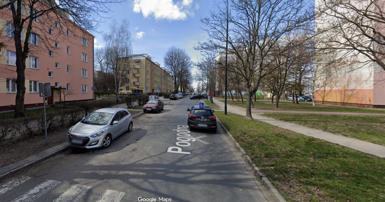 <p>Niechlubnym rekordzistą pod względem zgłoszeń dotyczących nieprawidłowego parkowania jest także ulica Pogodna. W rejonie nr 11 odnotowano aż 23 zgłoszenia, a przy numerze 17 aż trzy.&nbsp;</p>