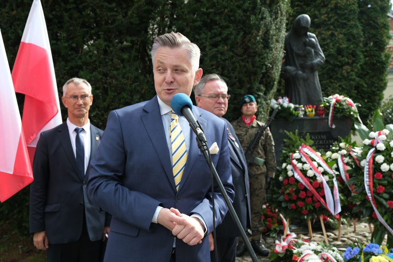  Lublin uczcił 86. rocznicę agresji sowieckiej na Polskę i Dzień Sybiraka  - Autor: DW