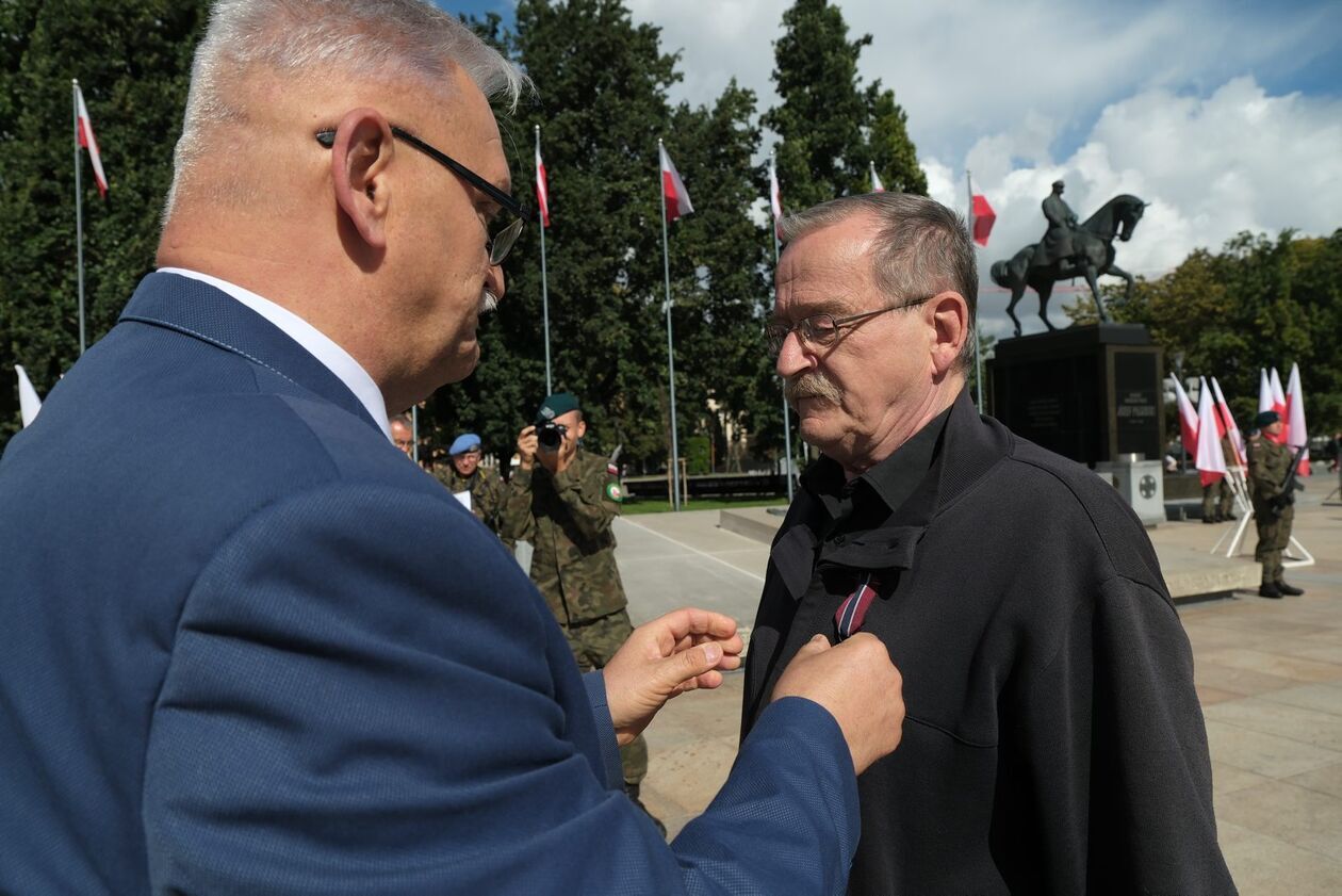  Lublin uczcił 86. rocznicę agresji sowieckiej na Polskę i Dzień Sybiraka (zdjęcie 18) - Autor: DW