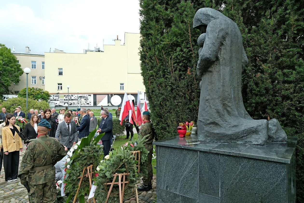 Lublin uczcił 86. rocznicę agresji sowieckiej na Polskę i Dzień Sybiraka (zdjęcie 63) - Autor: DW
