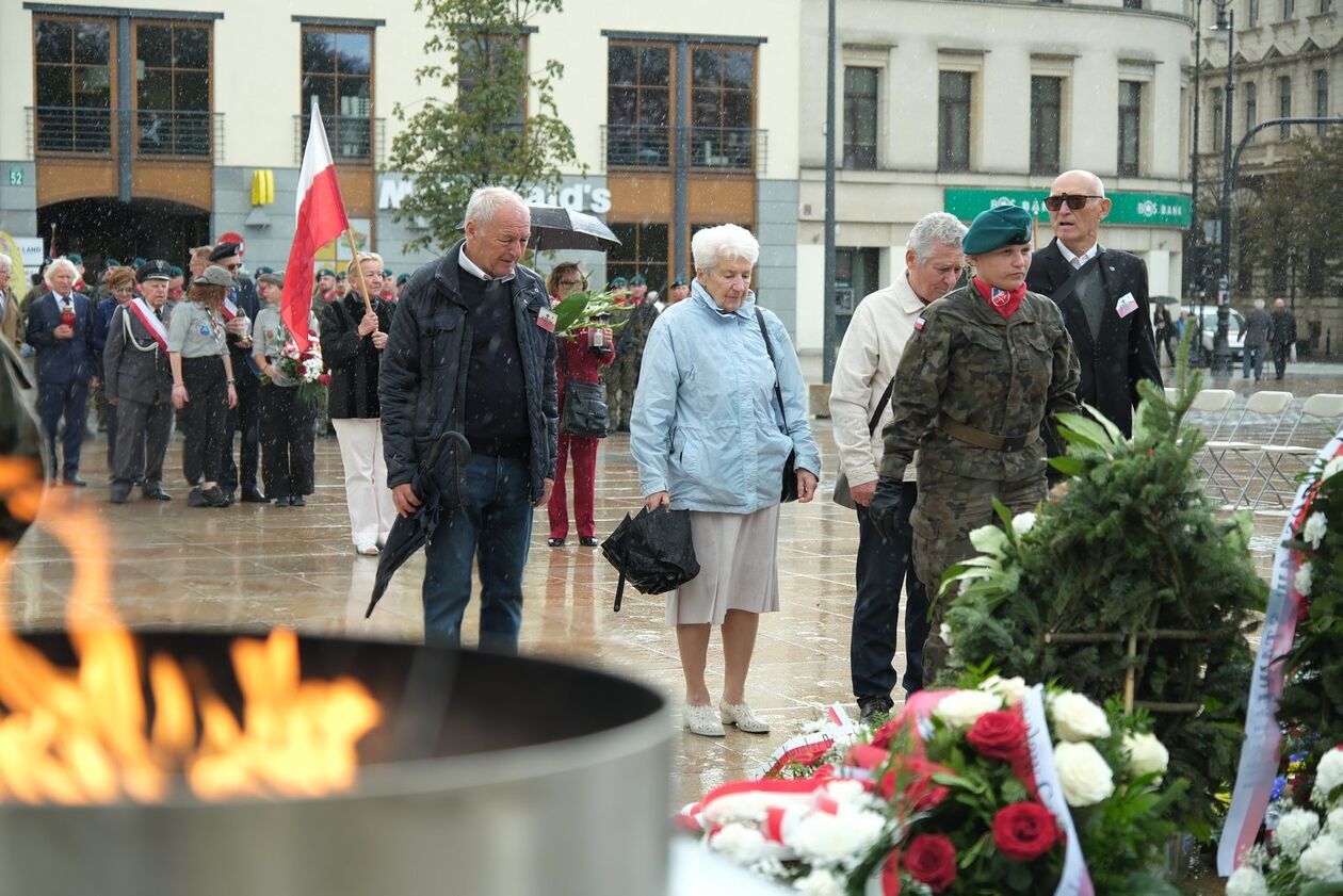  Lublin uczcił 86. rocznicę agresji sowieckiej na Polskę i Dzień Sybiraka (zdjęcie 41) - Autor: DW