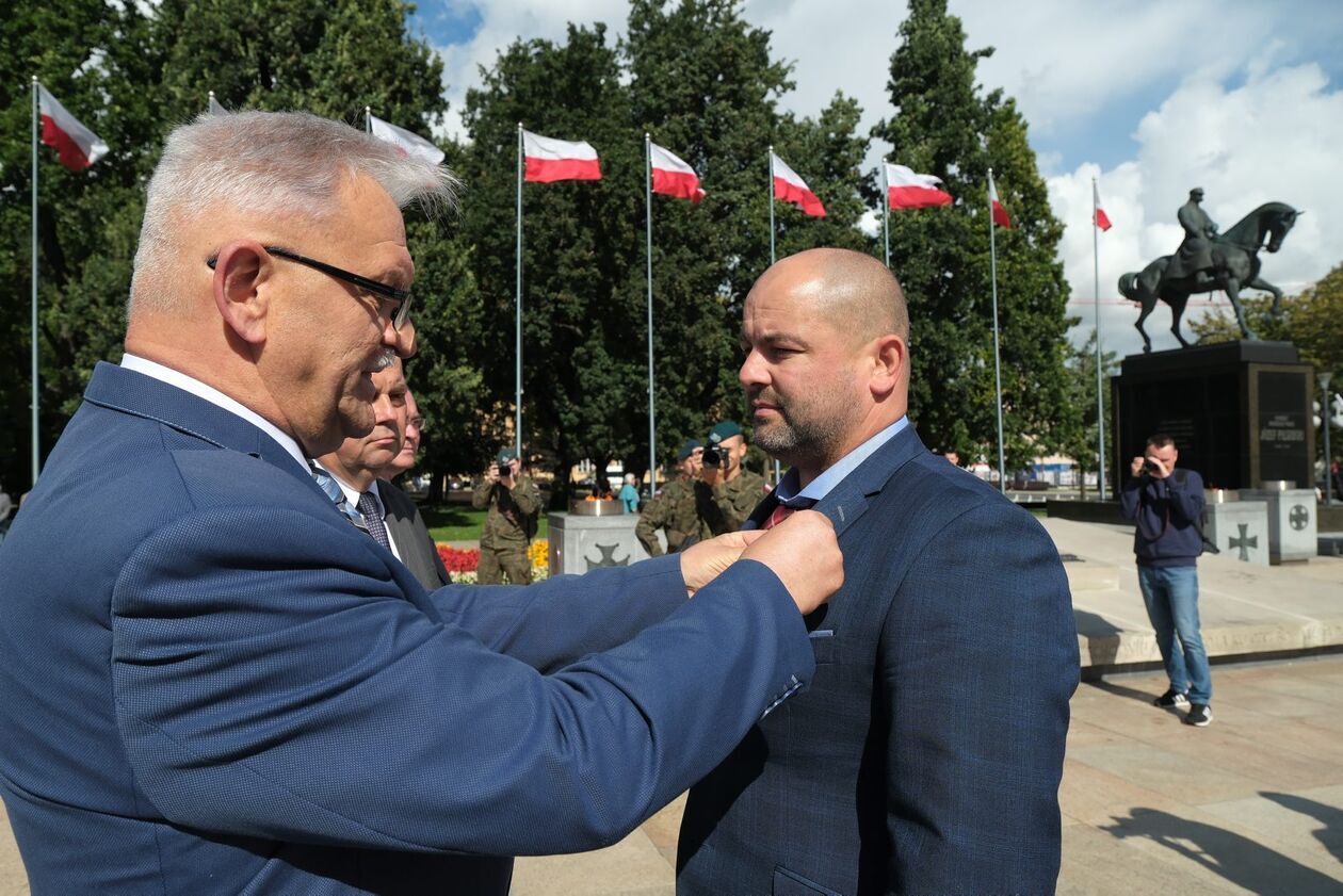  Lublin uczcił 86. rocznicę agresji sowieckiej na Polskę i Dzień Sybiraka (zdjęcie 13) - Autor: DW